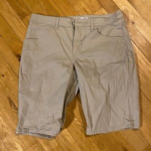 Lee Bermuda short
